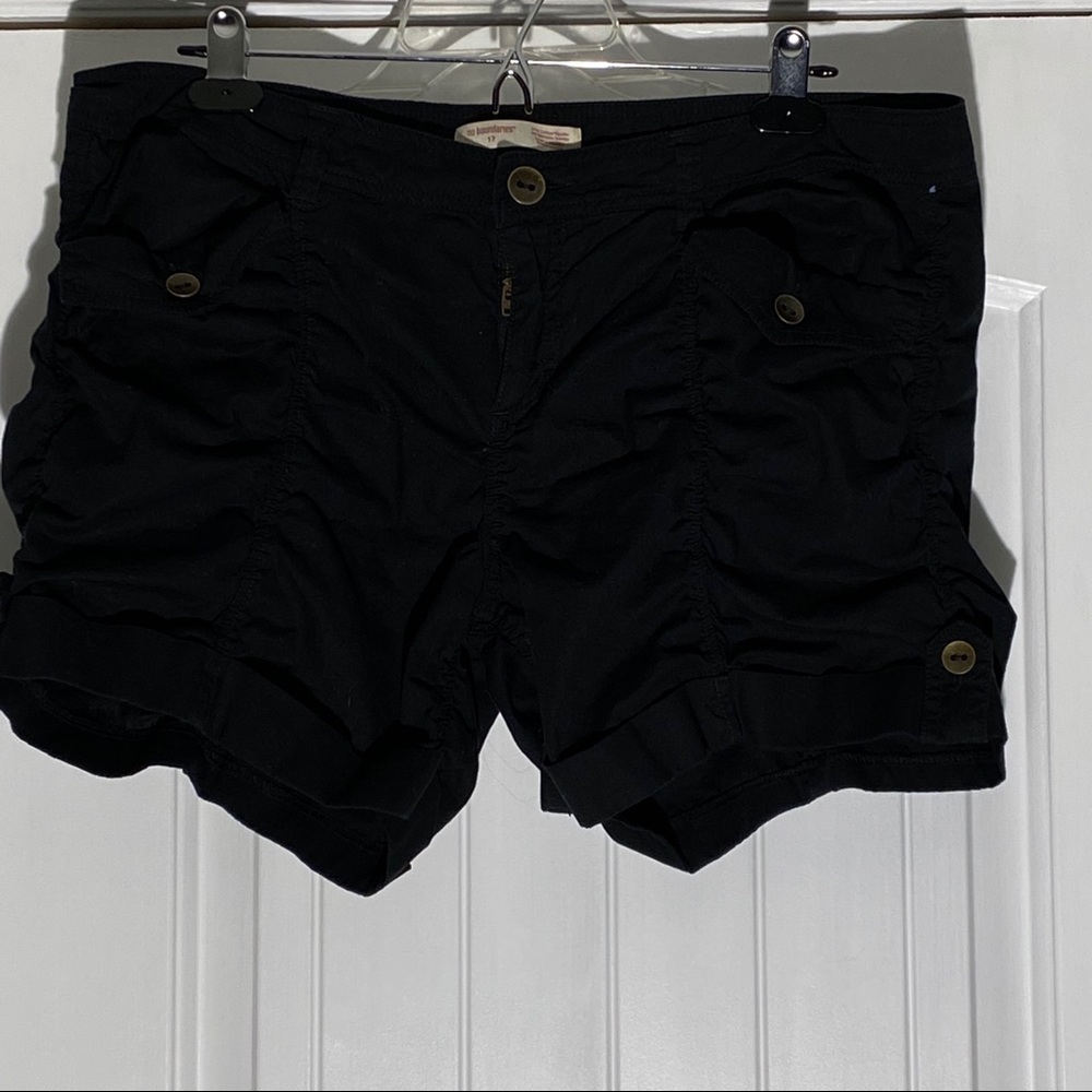 No boundaries size 17 shorts